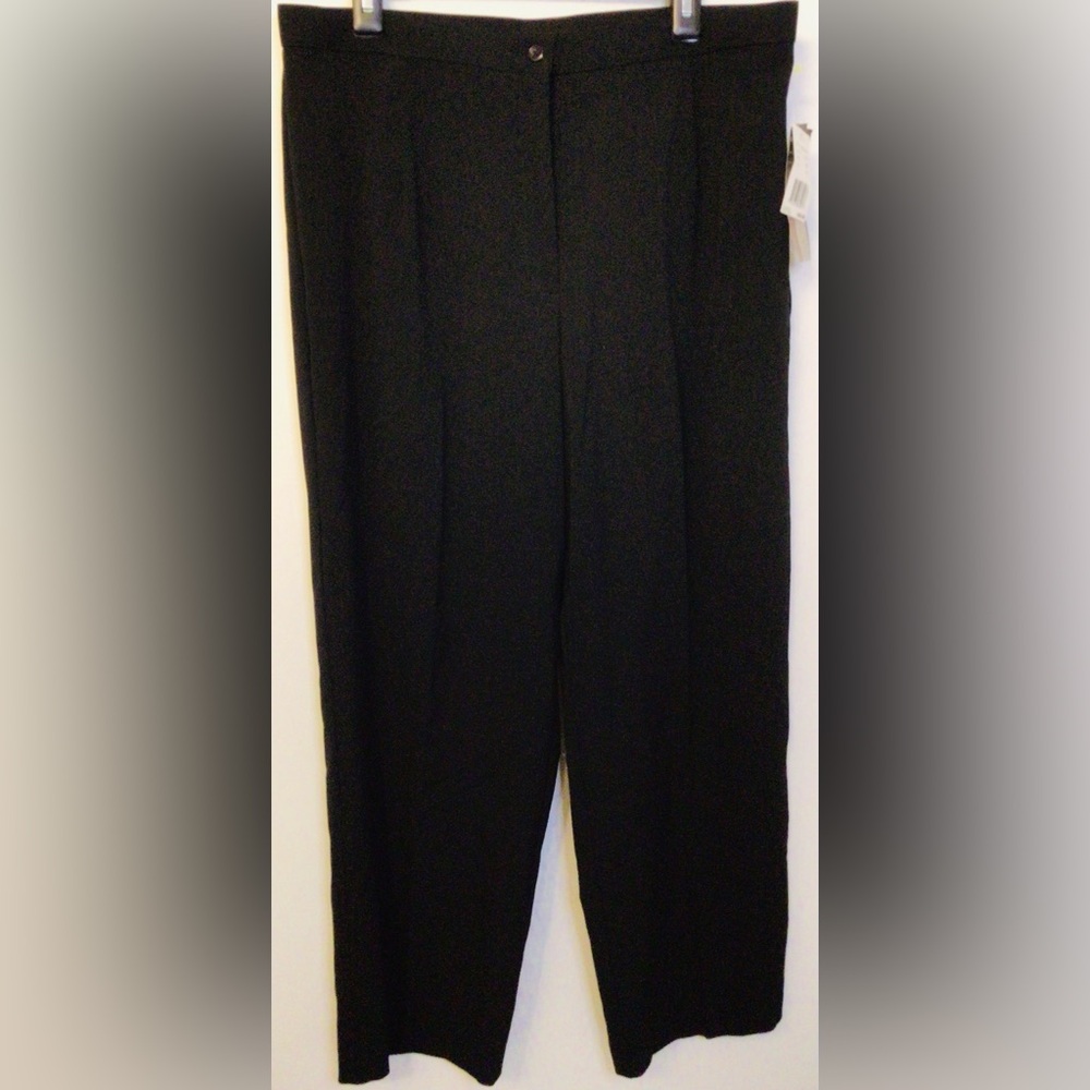 Briggs New York women’s Black Pants size 16 short